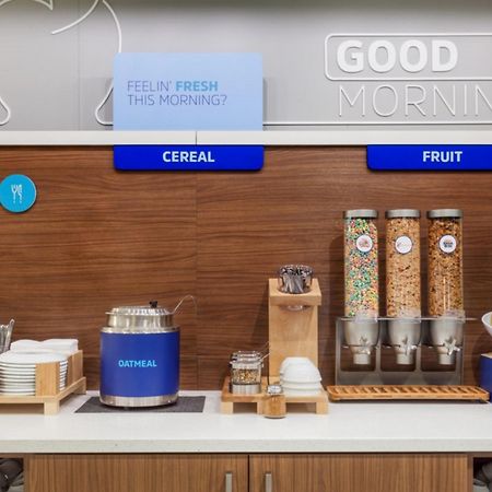 Holiday Inn Express North Hollywood - Burbank Area By Ihg Los Angeles Bagian luar foto