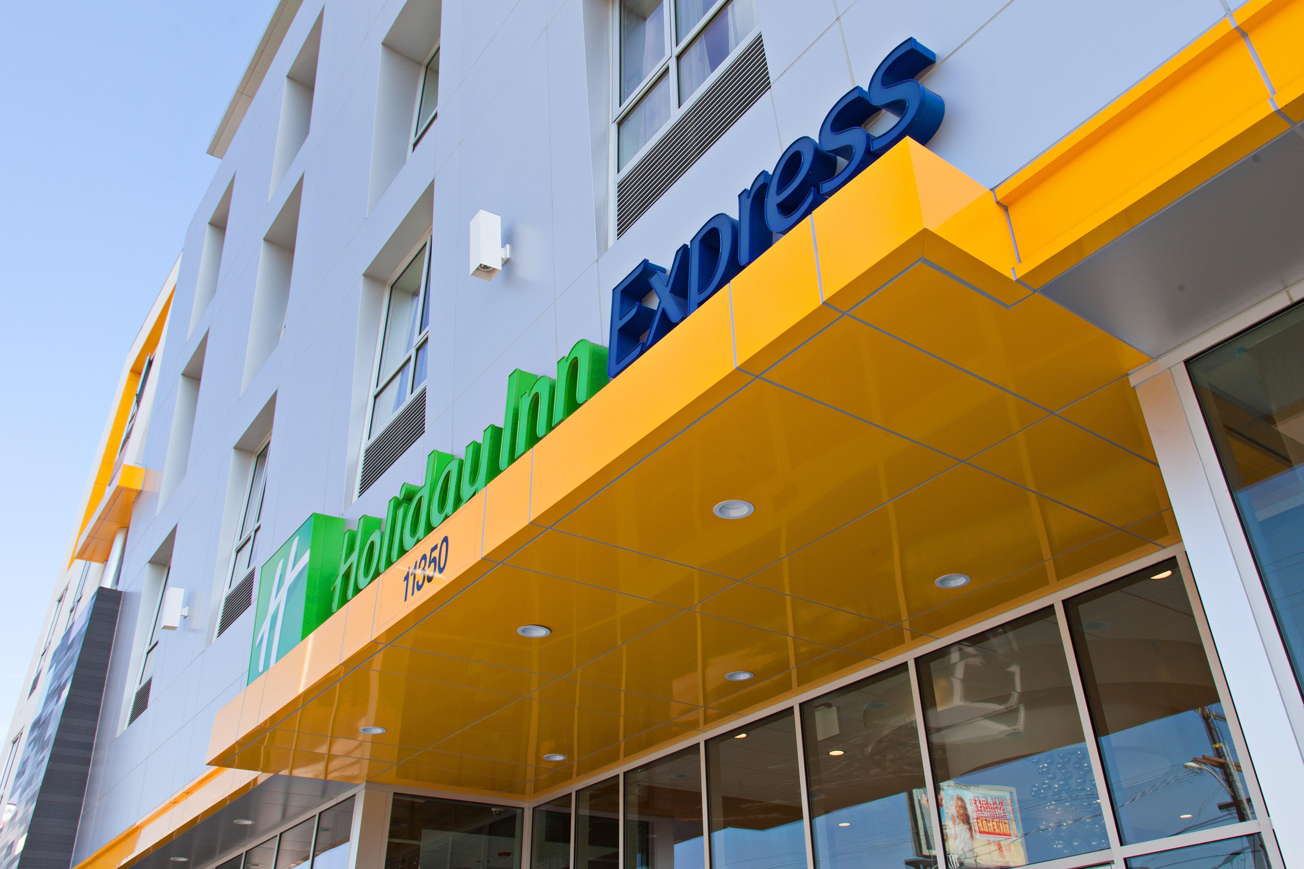 Holiday Inn Express North Hollywood - Burbank Area By Ihg Los Angeles Bagian luar foto