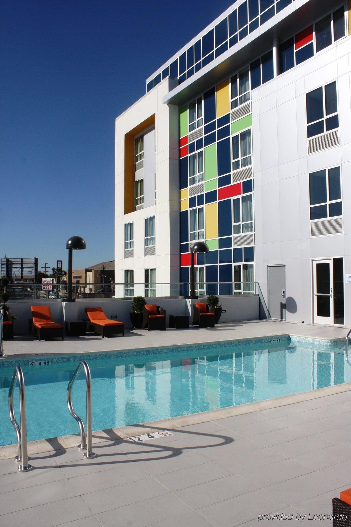 Holiday Inn Express North Hollywood - Burbank Area By Ihg Los Angeles Bagian luar foto